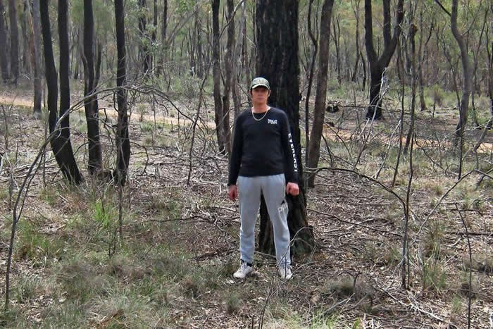 澳大利亚男子David Hole在墨尔本附近淘金时发现46亿年前陨石 重达17公斤