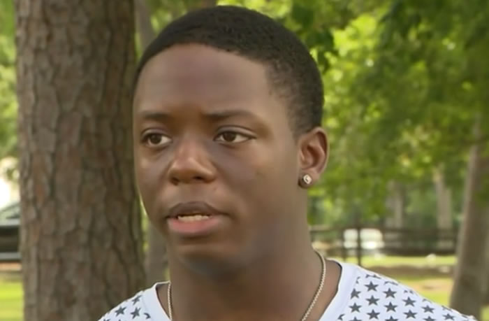 美国德州斗牛犬扑向6岁男童 19岁少年英勇营救