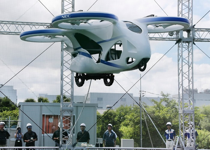 日本资讯科技公司NEC Corp研发的4螺旋浆飞天车测试成功