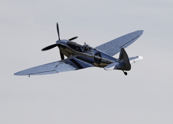 ���а����߼�ʻӢ����ս��ߴ����Եġ����ս������չ��ʷ���״λ������֮��