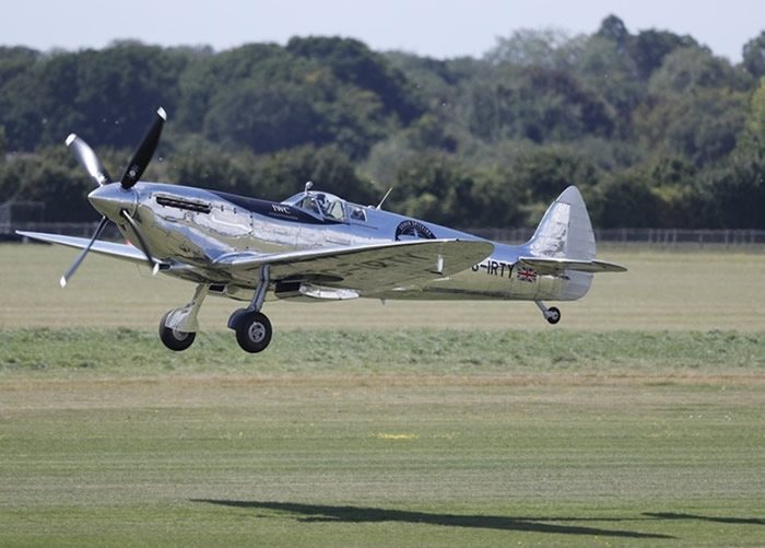 ���а����߼�ʻӢ����ս��ߴ����Եġ����ս������չ��ʷ���״λ������֮��