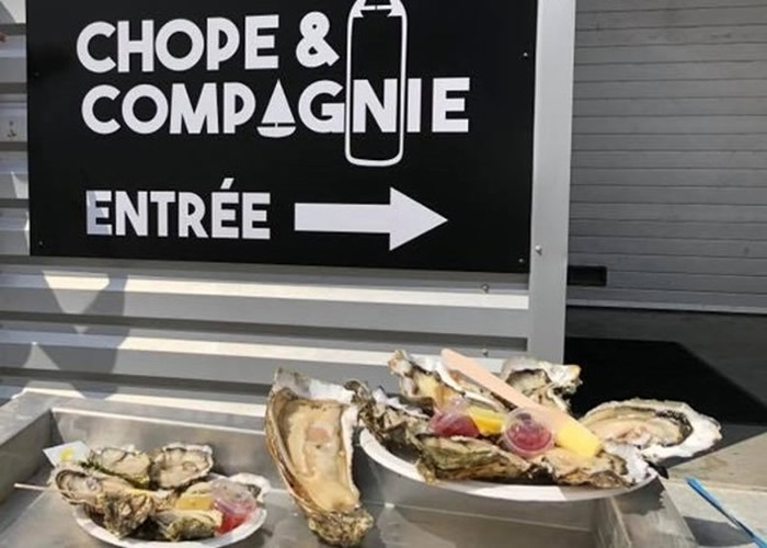法国旺代省巨型生蚝逃过餐桌命运 被命名“Georgette”后放回海中