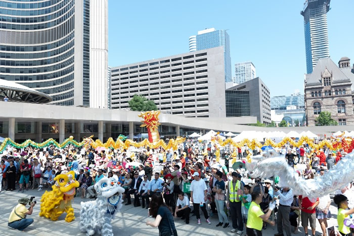 加拿大多伦多举行第二届龙文化节 展示四层高巨龙