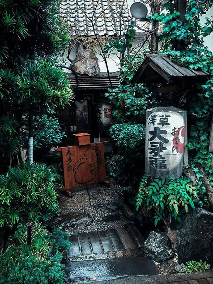 日本东京的大多福餐厅(Otafuku)给食客端上熬制74年的老汤