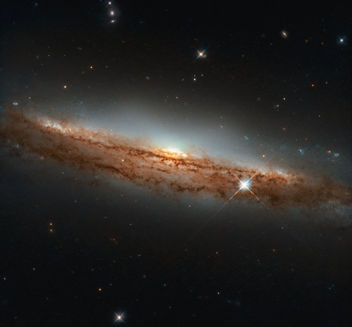 ������Զ�����㵽�ɵ�״������ϵNGC 3717