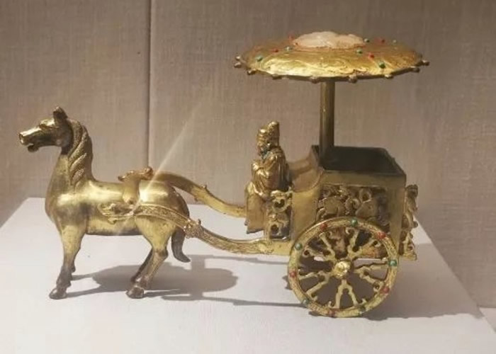 重庆大学耗资670万建了一座贋品博物馆?展品由该校艺术学院吴应骑教授捐献