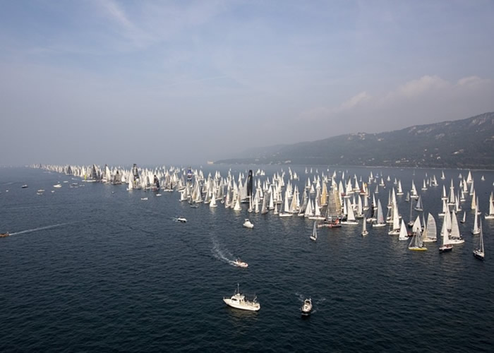 ȫ������ͷ���������Barcolana Regatta����2000�ҷ������������������˹����