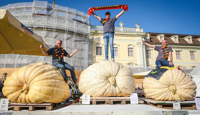 夺冠的吉尔(中)与亚军及季军(左及右)均是比利时人。