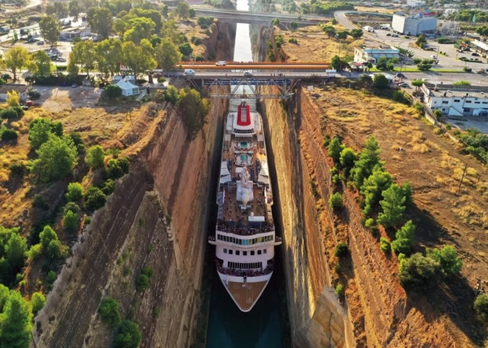 Ӣ��Fred Olsen���¾������֡�����Ĭ�š��ɹ���Խ����խ�����Ŀ���˹�˺ӣ�Corinth Canal��