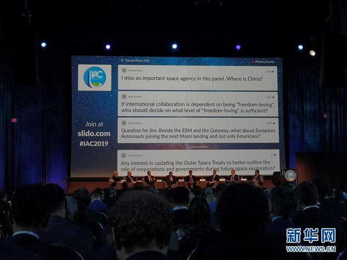 ������ʢ�پ��еġ���70��������ᡱ��Ļʽ���й�������ȱϯ������ע