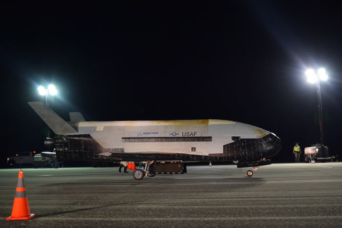 ��������ɻ�X-37B���ܹ������������Ƽ�¼��̫�շ���780��󷵻ص���