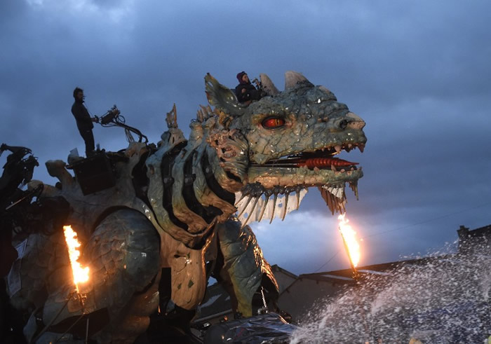 �޴���������ڷ����������߳��м������� �οͷ�ӿ��̲��ʥ