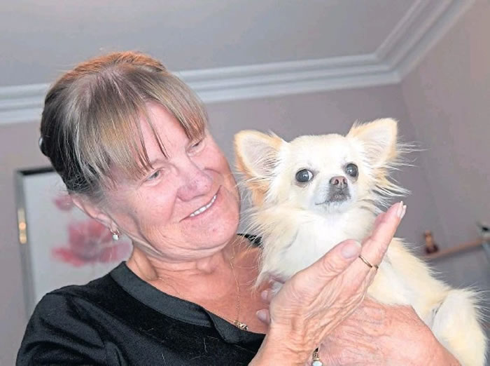 Ӣ��Ů�����ԼҺ�ԺĿ�ô��������� ���ץ�������ļ�����