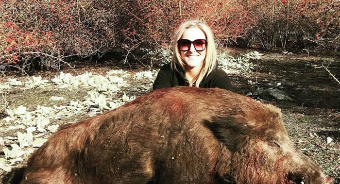 新西兰女子露西·杰恩(Lucy Jaine)喜欢在社交网络分享打猎时的照片