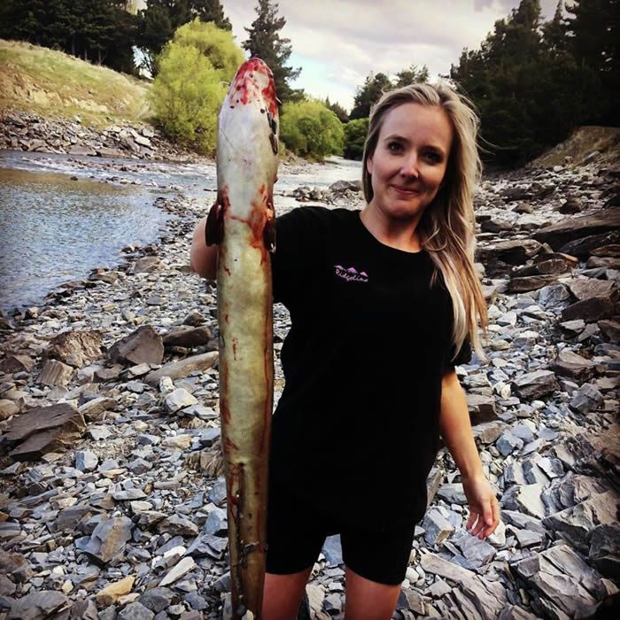 新西兰女子露西·杰恩(Lucy Jaine)喜欢在社交网络分享打猎时的照片