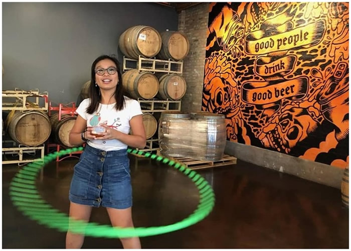 美国的越南裔女子段珍妮连续摇动呼拉圈逾75小时 打破吉尼斯世界纪录大全