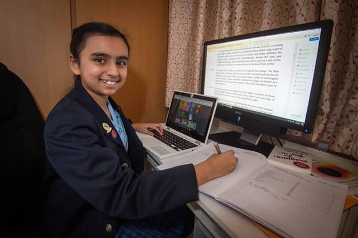 Ӣ��10��Ů��ͯ����櫡�����������Freya Mangotra�����̳�������˹̹�ͻ���