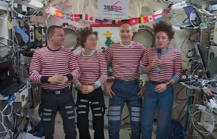 国际空间站宇航员介绍如何在太空中庆祝圣诞节