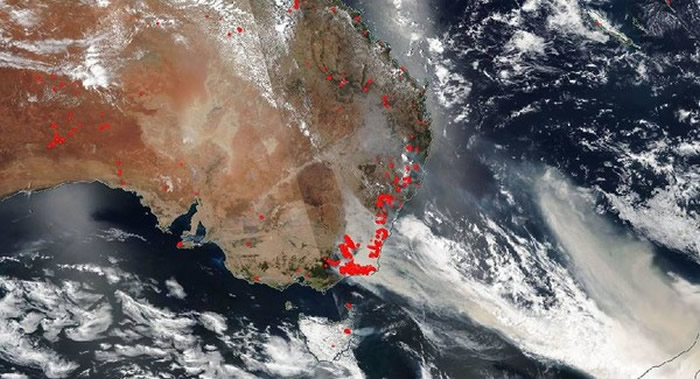 澳洲东部森林大火延烧数个月 产生的烟云在1万2000多公里以外的南美洲都能看见