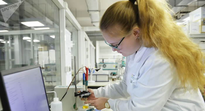 俄罗斯卫生部长米哈伊尔·穆拉什科透露研发新型冠状病毒疫苗需要的时间