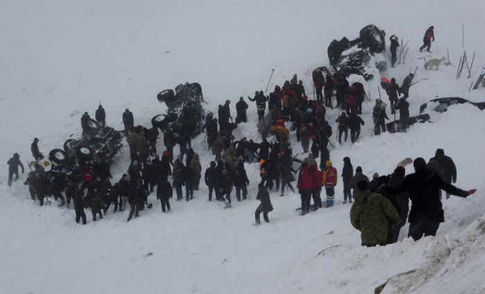 土耳其东部地区接连发生2次雪崩 造成至少38人死亡