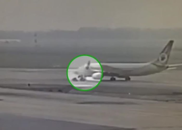 泰国曼谷廊曼机场发生罕见意外:廉航飞鸟航空公司客机与牵引车相撞1死1伤