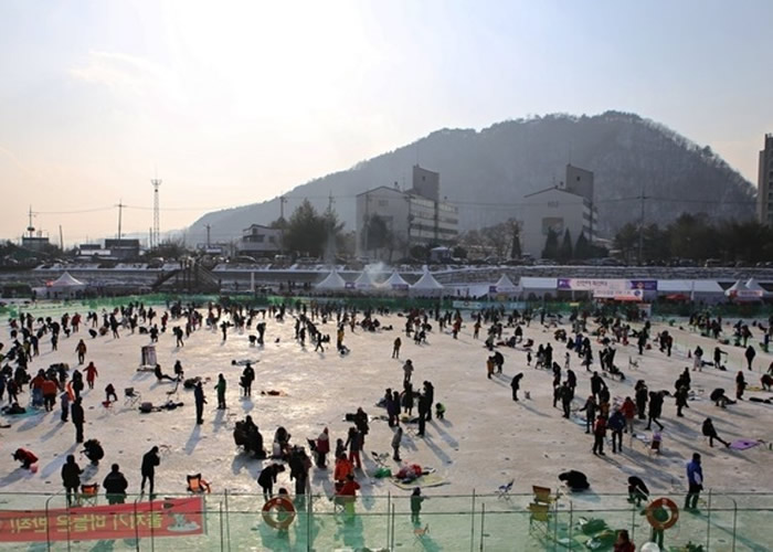 ������ԭ�����������б�ѩ���һ���ɽ�������