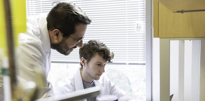 美国研究团队透过分析新冠病毒的基因码 制成病毒关键蛋白分子的首个3D影像