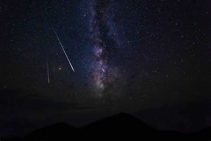 2020年4月份天文现象概况:将出现超级月亮和天琴座流星雨