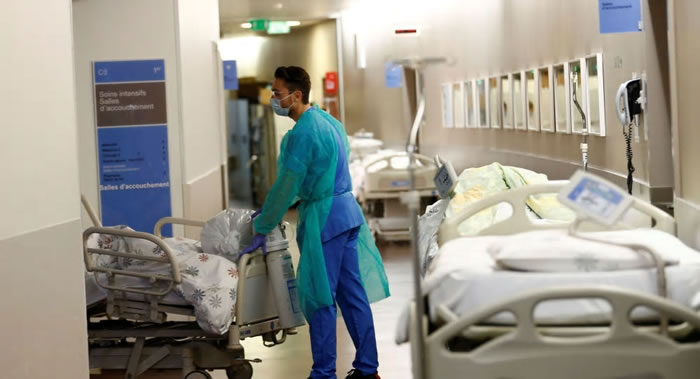 ��������ʿ��ѧ�Ҽ�����ɽ��͸�Ⱦ��״�������յĿ������ʪ�ȣ�40%��60%