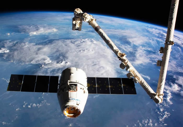 SpaceX“龙”号货运飞船成功和国际空间站分离返回地球