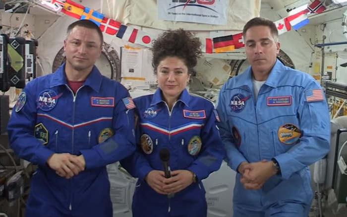 美国宇航局国际空间站宇航员杰西卡-梅尔称回到地球之后最怀念的是一件事是拥抱
