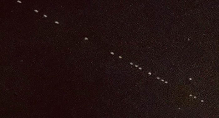 土耳其夜空惊现不明飞行物 是UFO还是SpaceX的Starlink卫星？
