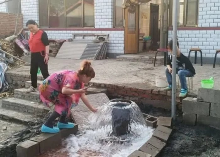 辽宁省葫芦岛村民钻井变喷泉疑涌出金粒 专家:可能是管涌现象