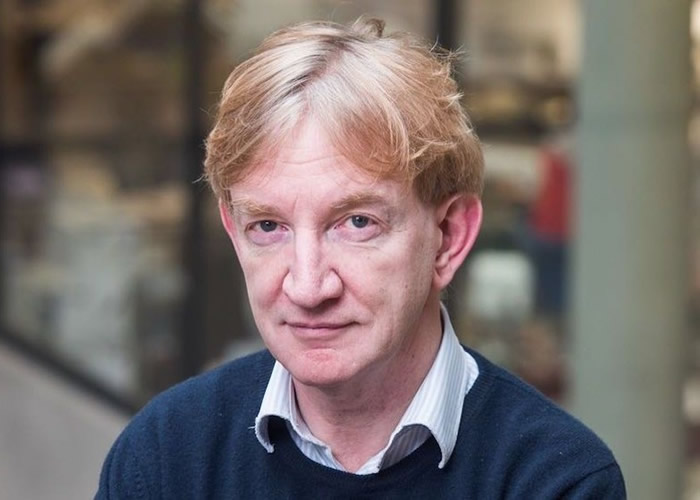 希尔警告成功研发疫苗的机会仅得一半。