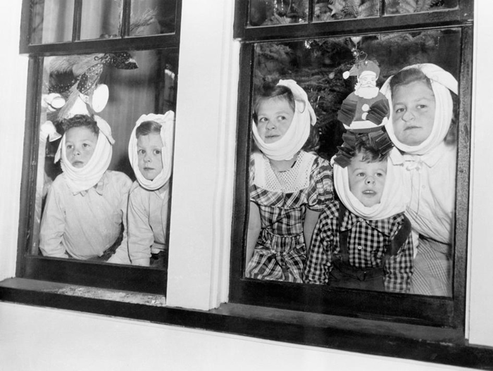 在1948年的纽约罗彻斯特，这五个兄弟姊妹全都得了腮腺炎，这是一种传染力很强的病毒性疾病。 1964年，在希尔曼做出可对抗腮腺炎的疫苗之前，全美估计约有21万个