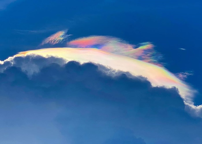 台湾宜兰县出现罕见彩虹云——“环地平弧”