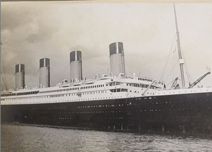 �������ײ�ϱ�ɽ��������