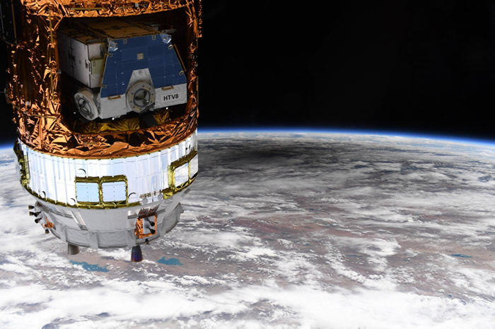 美国宇航局宇航员Chris Cassidy分享国际空间站捕捉到引人注目的日食阴影