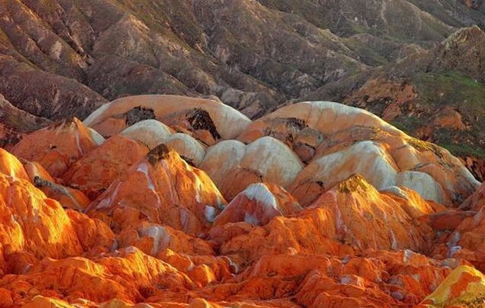 张掖世界地质公园的彩色丘陵