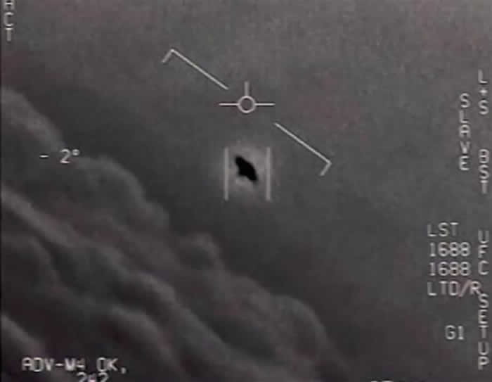 美国UFO项目官员称国防部握有人类无法制成的外星飞行器残骸