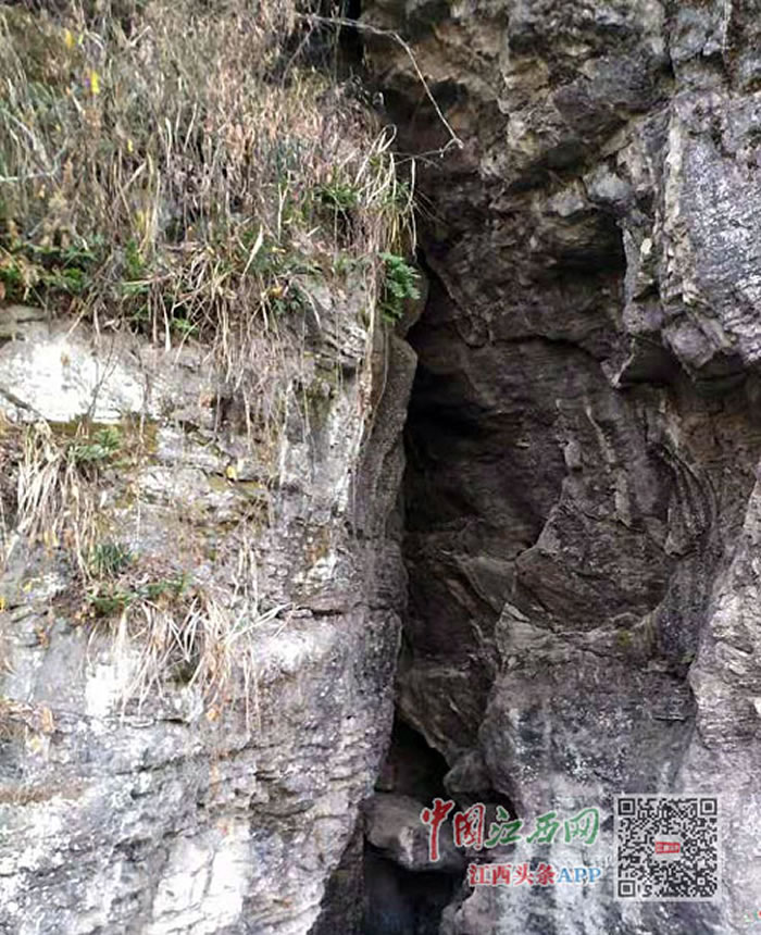 保留有较厚的自然堆积的洞穴