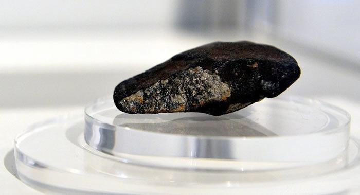 俄罗斯锡霍特-阿林地区1947年陨石雨中的三块铁陨石碎片在佳士得拍卖行成功拍出