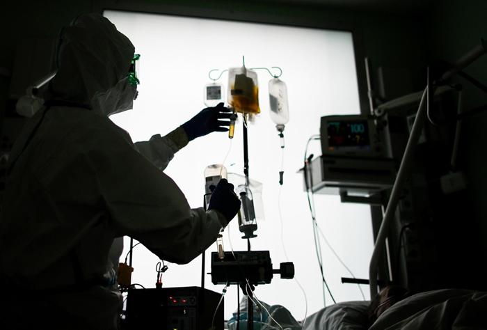 �ÿ�����Ѫ���Կ���Ⱦ�����г���һ���͵���ʷ�ˣ��������Ʒ��Ѿ��ܹ��Կ�COVID-19���� PHOTOGRPAH BY SERGEI BOBYLEV�� TASS