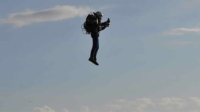 �������չ�˾����Ա������ɼ����������ʱ��914�׸߶ȿ����������������Ӵ��Էɹ�