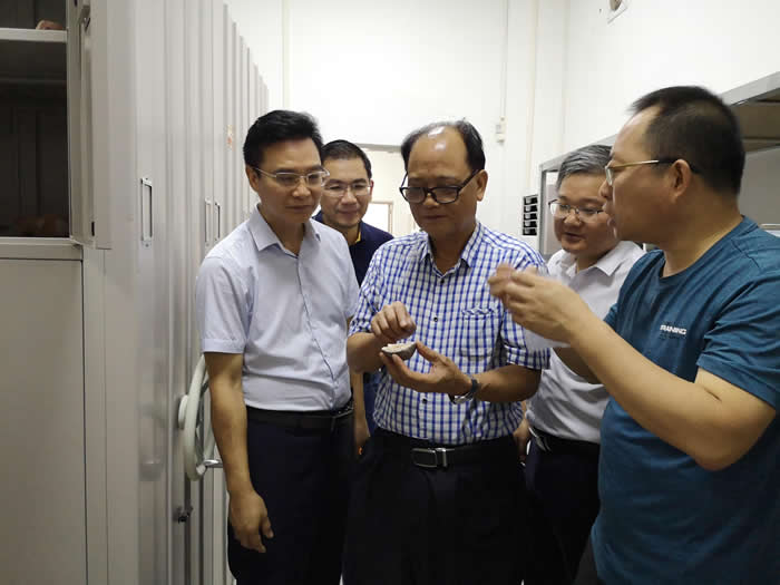 йѧԺż׵ооԱǿһйЭ¡ԴвιݳƶУïвݶԳʯо