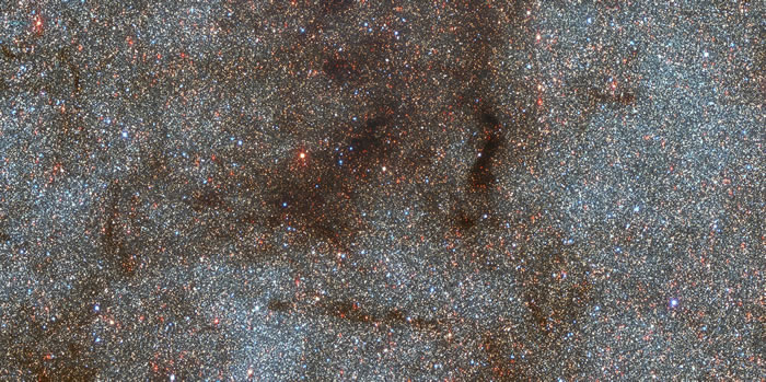 天文学家根据银河系的数据制作出5万x2.5万像素可缩放的星域彩色合成视图