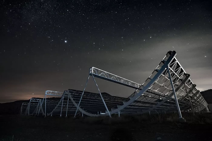 天文学家发现来自外太空的短促而强大的射电波 新研究确定来自银河系内部