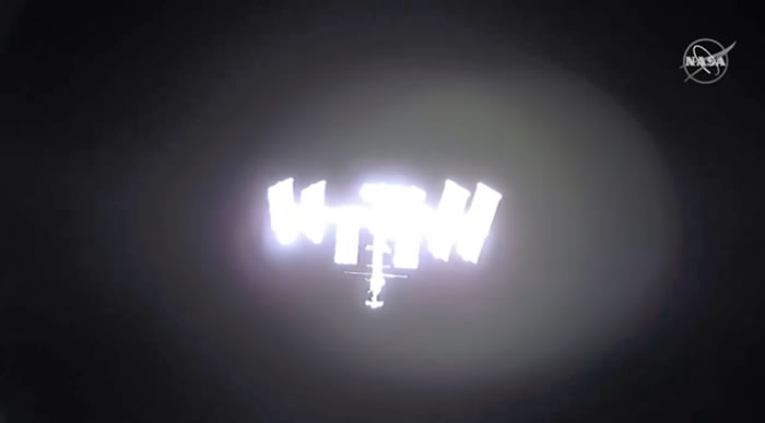 载有四名宇航员的SpaceX龙飞船成功对接国际空间站