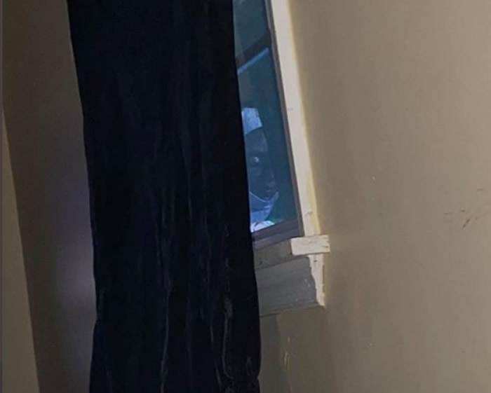 A Nun’s Curse.?女网友在家发现窗台有恐怖修女在偷窥